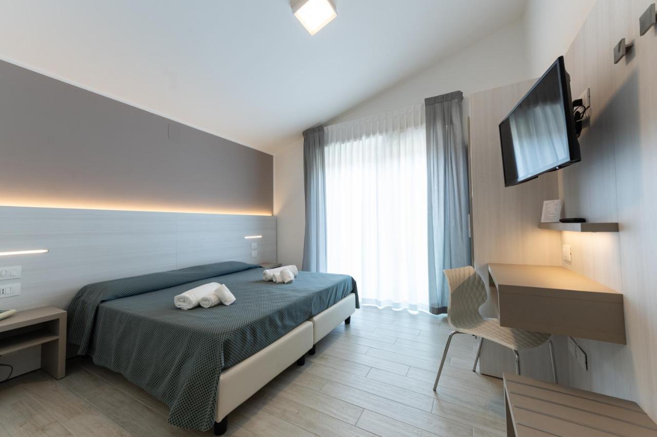 Hotel La Bussola Ортона Екстер'єр фото