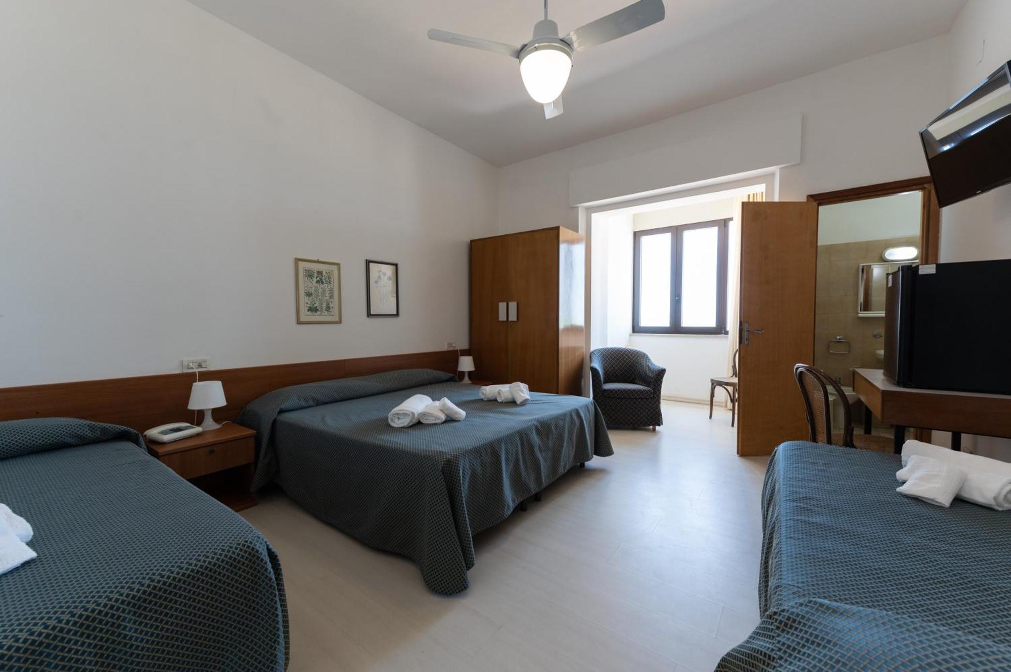 Hotel La Bussola Ортона Екстер'єр фото